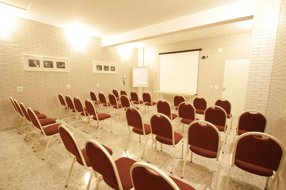 Hotel Confiance Batel Куритиба Экстерьер фото